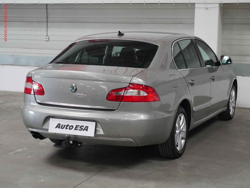 Škoda Superb (2012) 2.0 TDi, Elegance, DSG, kůže - fotka 6 z 22