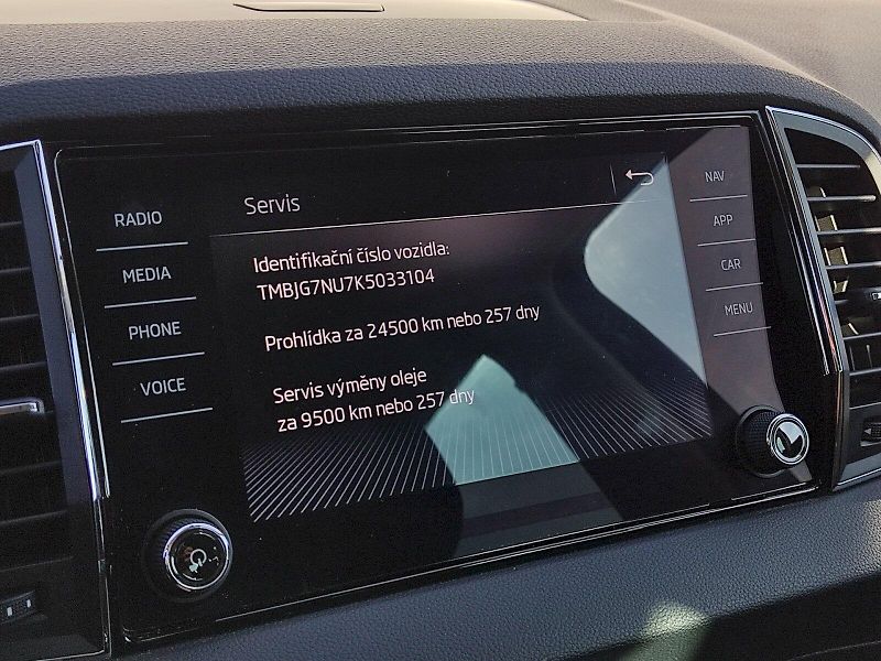 Škoda Karoq (2019) Style 1,6 Tdi 85 Kw - fotka 8 z 34
