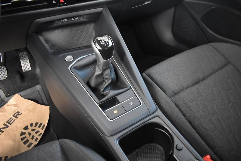 Volkswagen Golf (2024) 1.5TSI 85kW, LED,CZ,1.Majitel - fotka 21 z 22