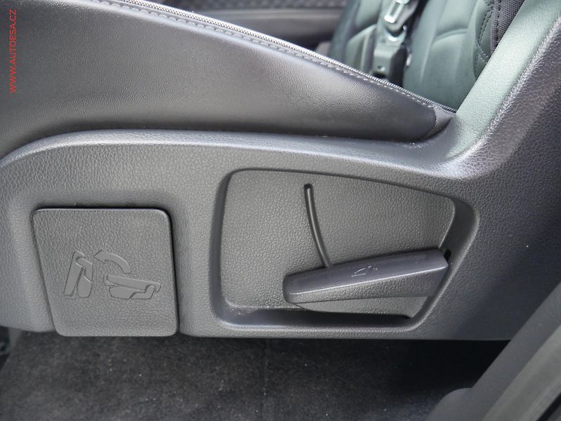 SsangYong Rexton (2023) 2.2 CRDi 4x4, 7míst, 1.maj - fotka 13 z 28