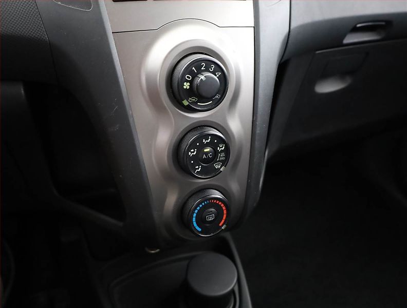 Toyota Yaris (2009) 1.33 Dual VVT-i, Automat - fotka 10 z 15