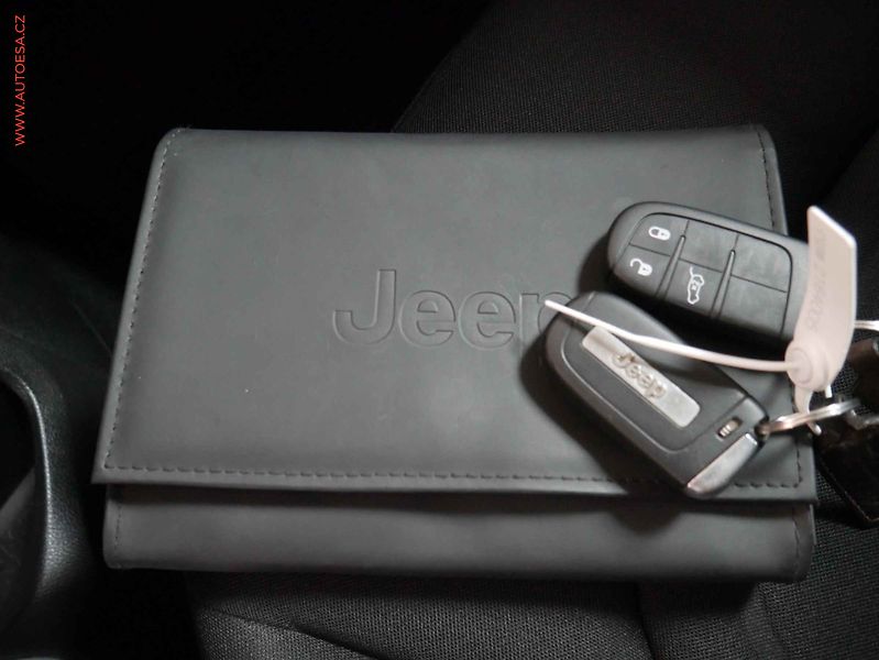 Jeep Renegade (2015) 2.0 CRD 4x4, 2.maj,ČR, AC - fotka 24 z 24