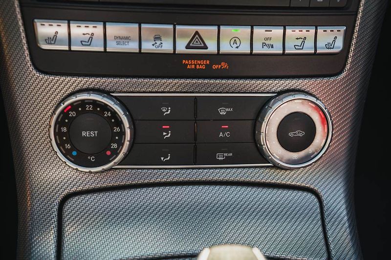 Mercedes-Benz SLC (2019) 300, Automat,180KW,Full Led - fotka 23 z 31