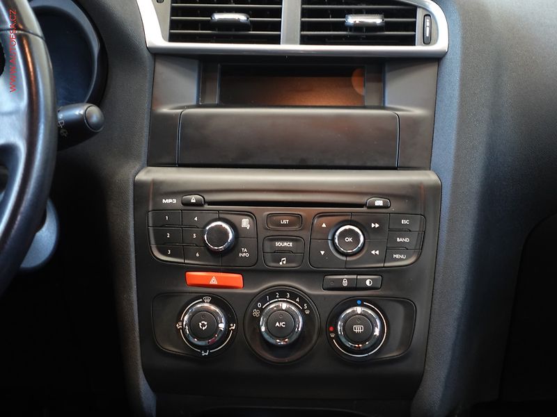 Citroën C4 (2012) 1.6 VTi, 2.maj,ČR, servis - fotka 13 z 19
