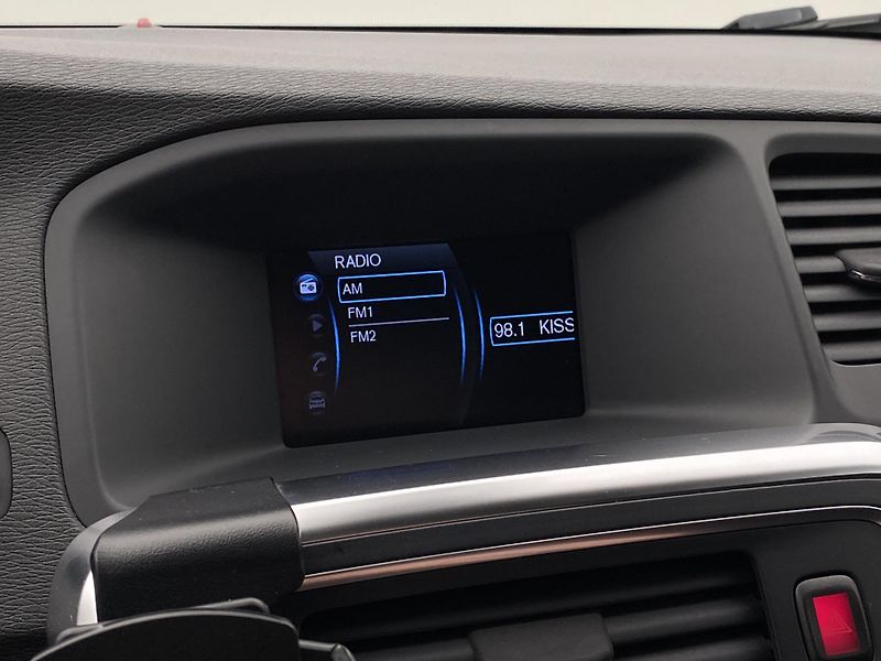 Volvo V60 D5 MOMENTUM REZERVACE - fotka 34 z 43