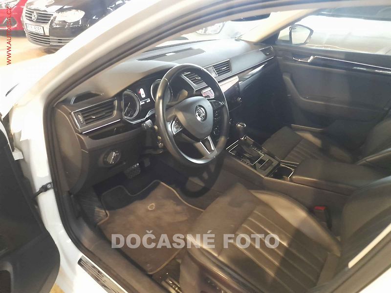 Škoda Superb (2018) 2.0, ČR, navi, bixen, kůže - fotka 3 z 3