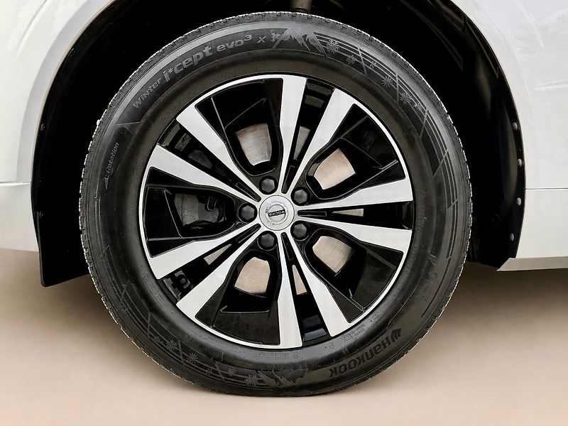 Volvo XC60 B4 AWD MOMENTUM, KAMERA, ACC, - fotka 8 z 20