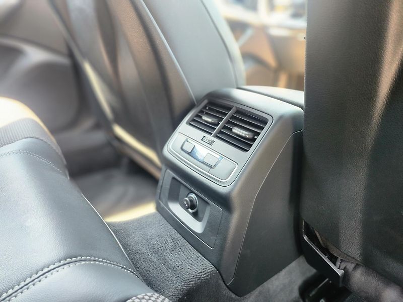 Audi A4 Avant 2.0TDI 140kw Quattro S T - fotka 23 z 25