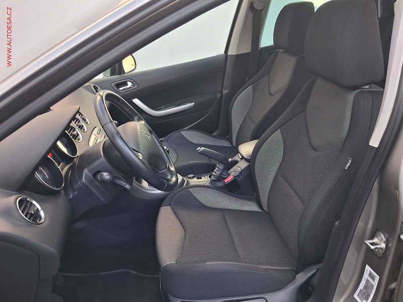 Peugeot 308 (2013) 1.6 HDI, 2.maj,ČR, AC, panor. - fotka 9 z 15