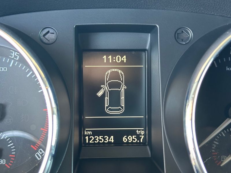 Škoda Yeti (2012) 2.0TDi 4X4, NAVI, VÝHŘEV OKNA - fotka 9 z 14