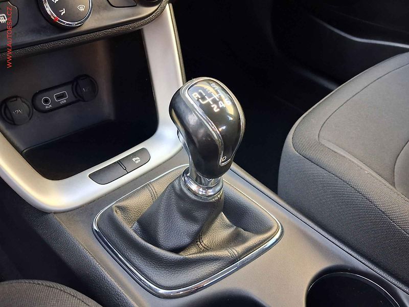 Kia Ceed (2017) 1.4CRDI, ČR, AC, výhřev sed. - fotka 14 z 15