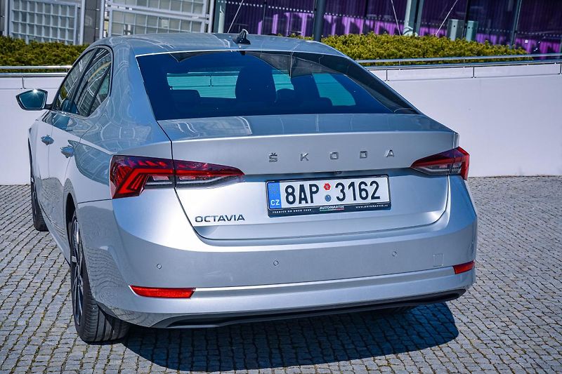 Škoda Octavia Style Plus Navigace 18 kola ČR - fotka 45 z 76