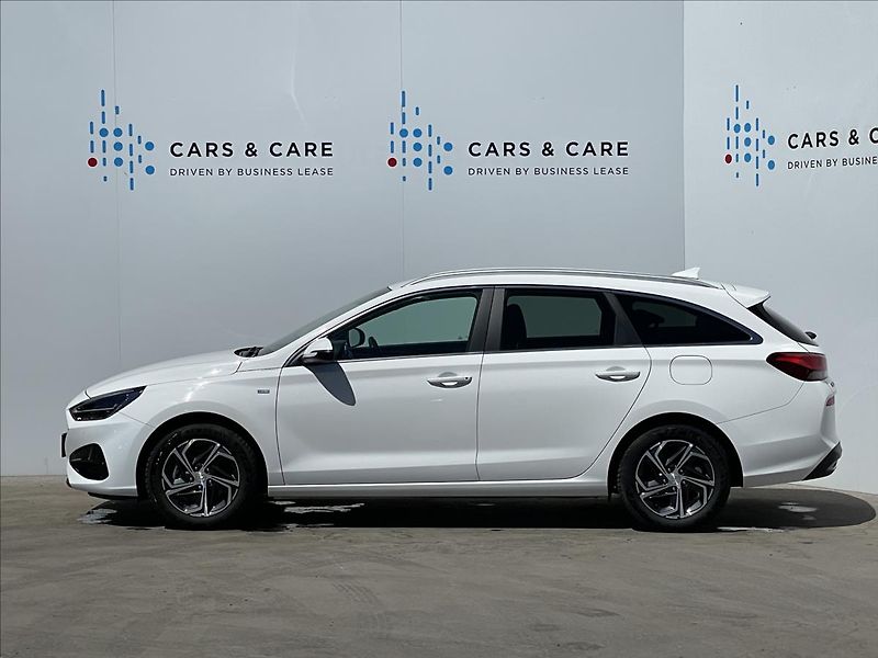 Hyundai i30 1,5 T-GDI Combi Smart - fotka 2 z 22