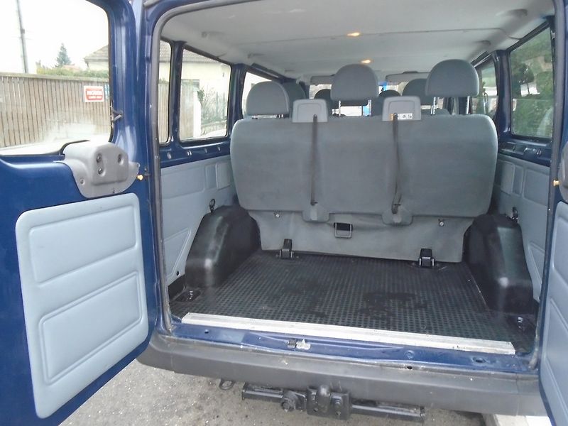 Ford Transit (2011) 2.2 TDCi L2H1 9 míst 5 dveří - fotka 16 z 30