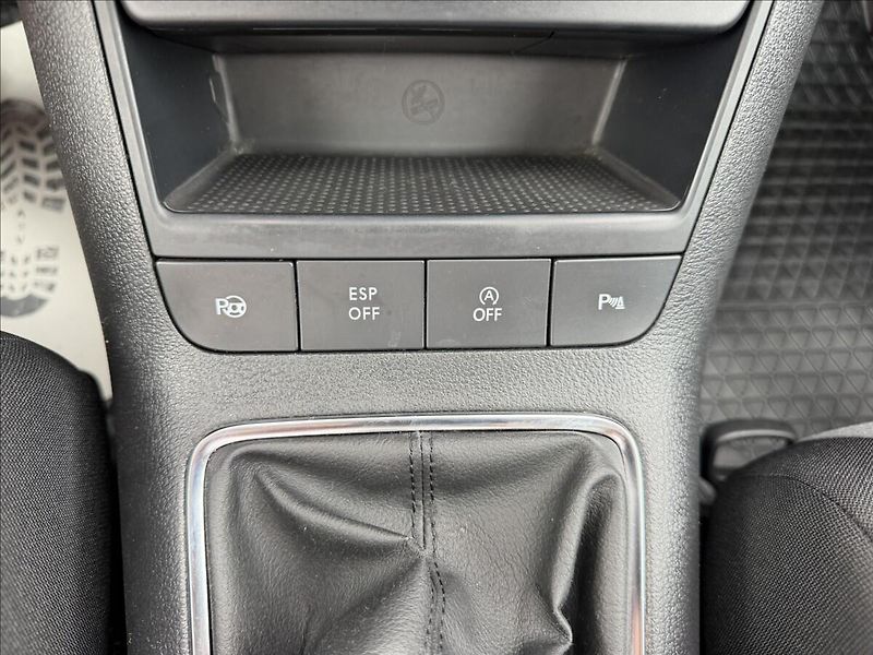Volkswagen Golf Plus 1.6 TDI Comfortline - fotka 12 z 19