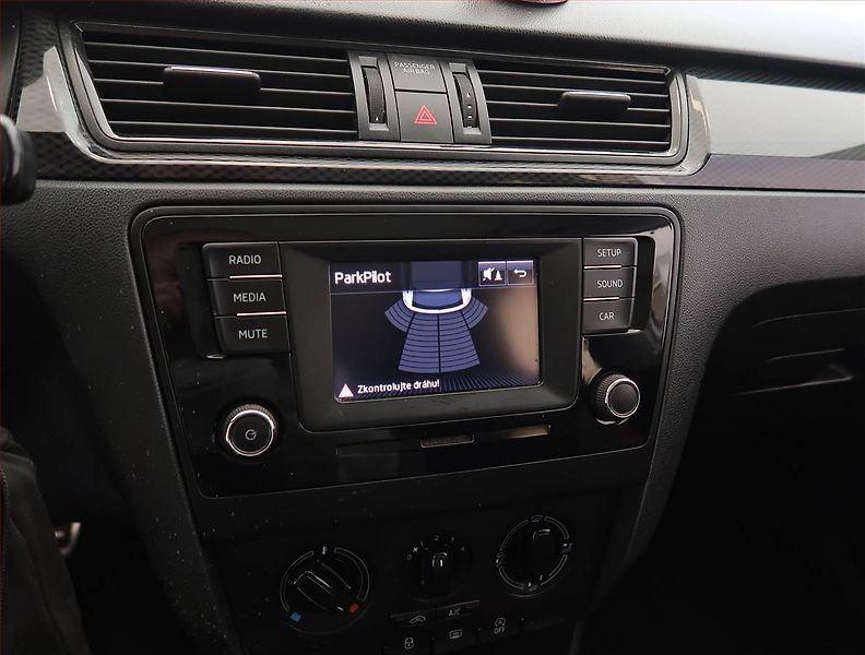 Škoda Rapid (2015) Spaceback 1.4 TDI, Xenony - fotka 15 z 20