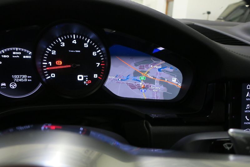 Porsche Cayenne (2019) Coupe 3.0 V6 Tiptronic Vzduch - fotka 22 z 45