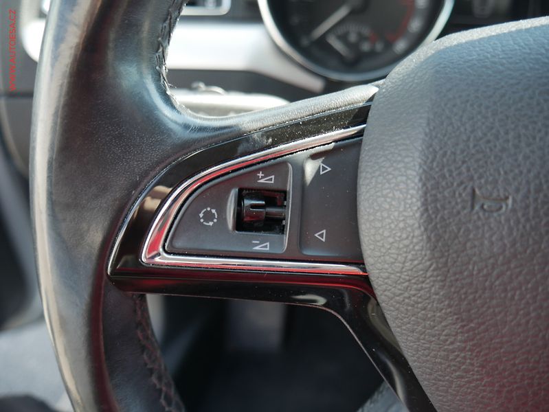 Škoda Superb (2014) 2.0 TDi, ČR, Elegance, DSG - fotka 16 z 20