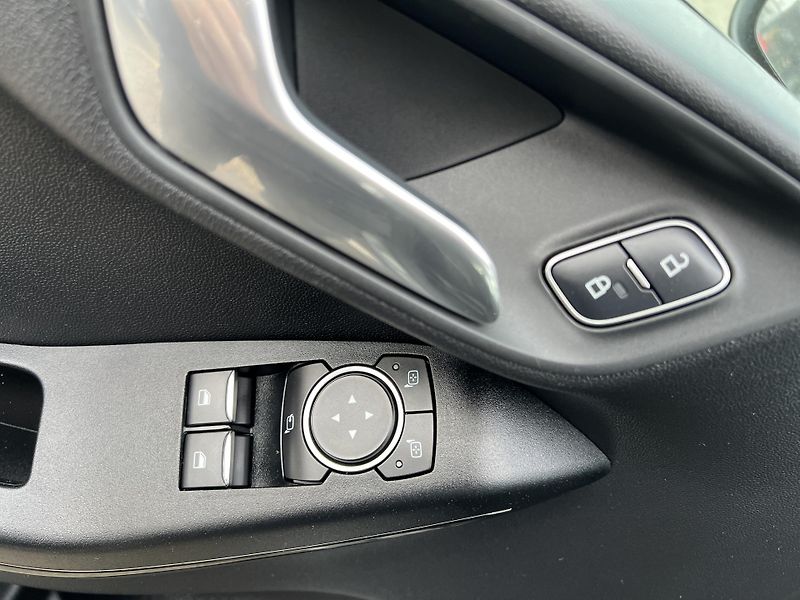 Ford Fiesta 1.0i KLIMA TEMPOMAT PŮVOD ČR - fotka 12 z 42