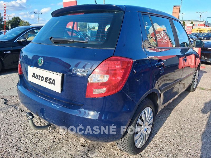 Škoda Fabia (2011) 1.6 TDi, AC, tažné - fotka 2 z 3