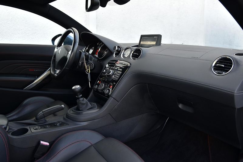 Peugeot RCZ 1.6 T GT-LINE RED CARBON, NAVI - fotka 34 z 47