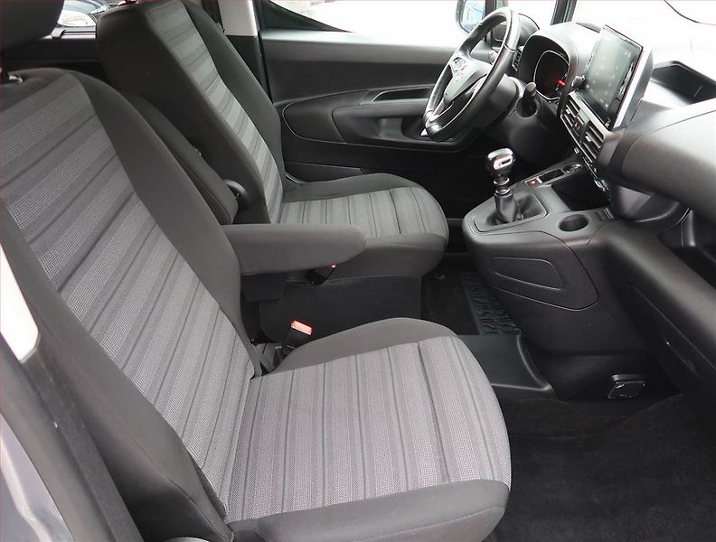 Opel Combo (2023) Elegance 1.5 CDTI, 5Míst, SR - fotka 9 z 18