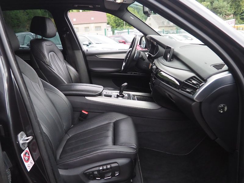 BMW X5 (2017) 3.0d xDrive, 4x4, Pano - fotka 18 z 43