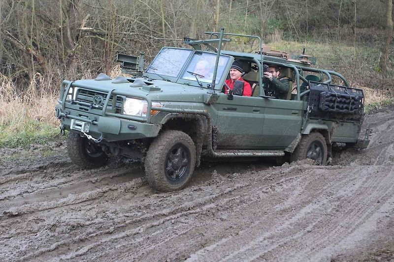 S šestkolovým Hiluxem jsme se mohli i projet