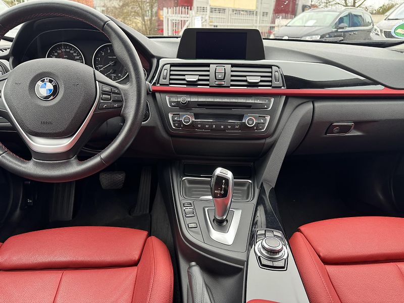 BMW Řada 3 (2013) BMW 320i 135Kw sport AT - fotka 25 z 33