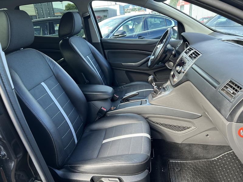 Ford Kuga 2.0TDCi 4x4 TEMPOMAT KLIMA ALU - fotka 30 z 40