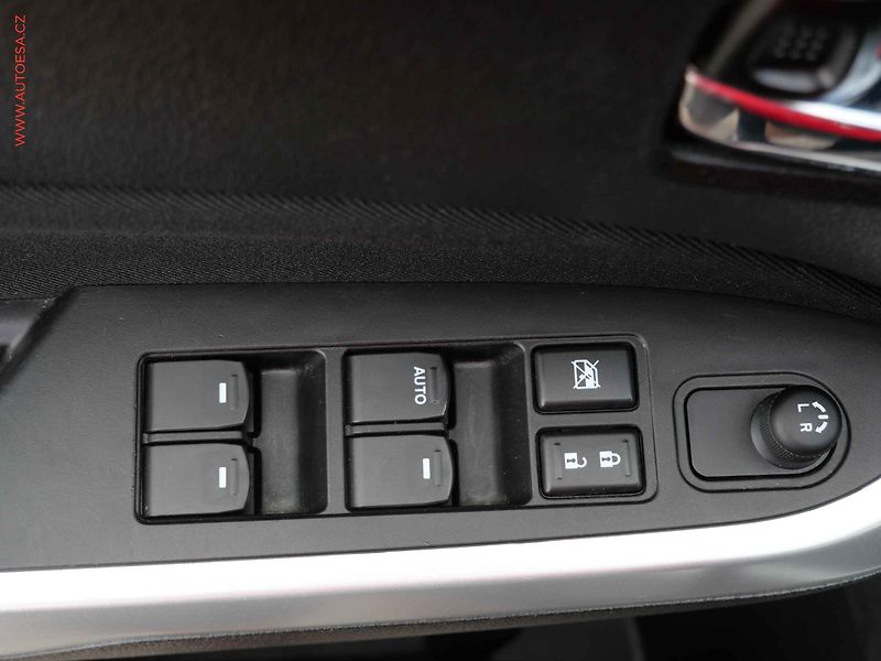 Suzuki Vitara (2017) 1.6 VVT, Comfort, kamera, - fotka 14 z 23