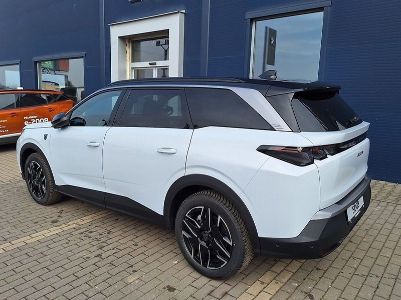Peugeot 5008 (2026) GT Hybrid 145 e-DCS6 - fotka 3 z 21