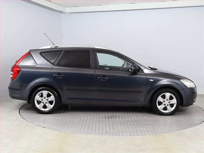 Kia Ceed (2009) 1.6 CVVT, nová STK - fotka 6 z 15