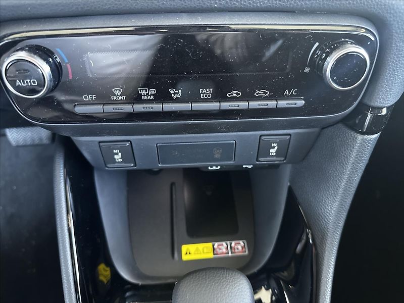 Toyota Yaris (2026) 1,5 HEV Style - fotka 12 z 13