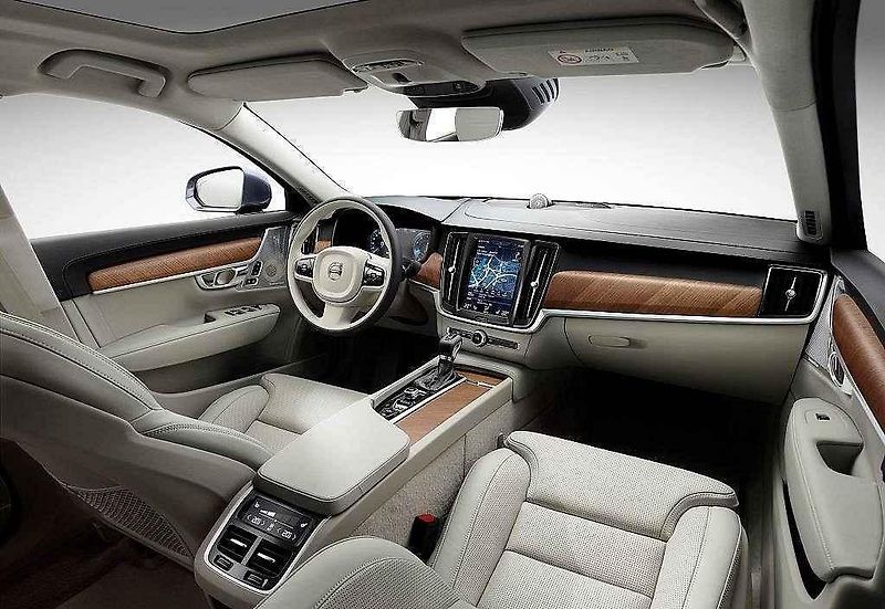 Volvo V90.