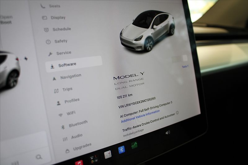 Tesla Model Y Long Range Dual Motor AWD Tažn - fotka 15 z 26