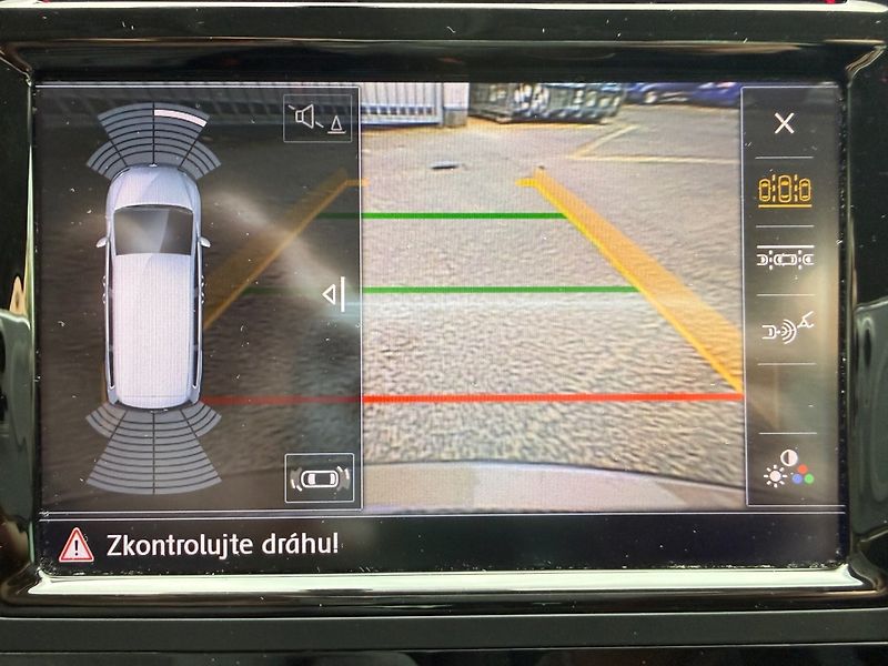Volkswagen Sharan (2016) 2.0 TDI 4MOTION 110 kW - fotka 16 z 29