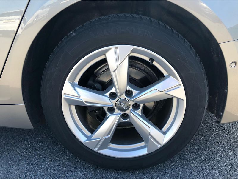 Audi A6 Avant 40 TDI - fotka 14 z 30