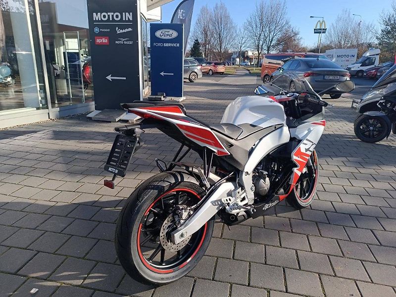 Aprilia RS 125 (2025) Kingsnake White (sleva 10.000. - fotka 6 z 11