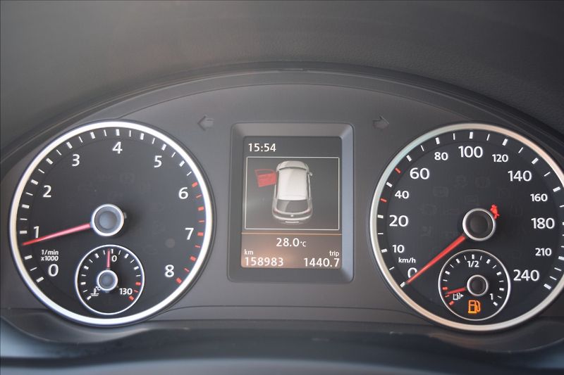 Volkswagen Tiguan 1,4 TSI 92KW R-LINE TOP STAV! - fotka 39 z 48