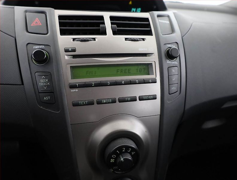 Toyota Yaris (2009) 1.33 Dual VVT-i, Automat - fotka 11 z 15