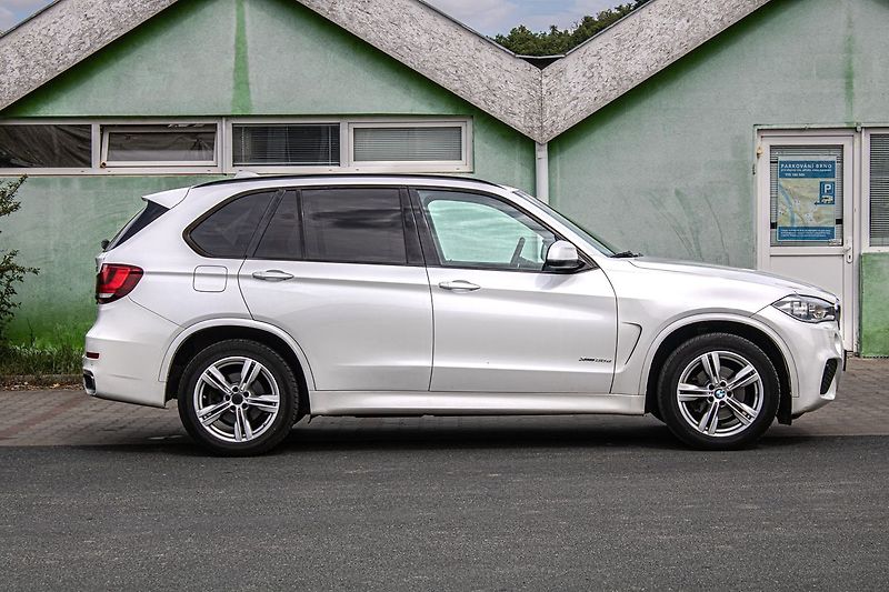 BMW X5 - fotka 4 z 42