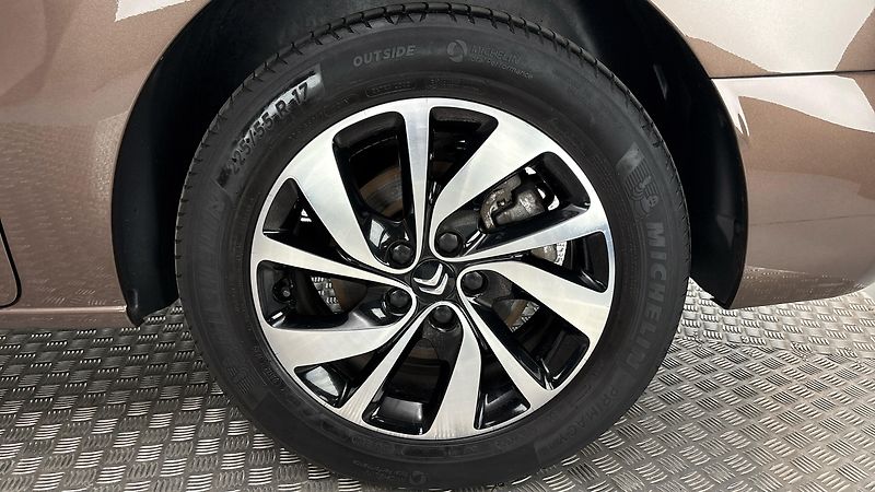 Citroën SpaceTourer 75 kWh AUT Shine - fotka 19 z 29