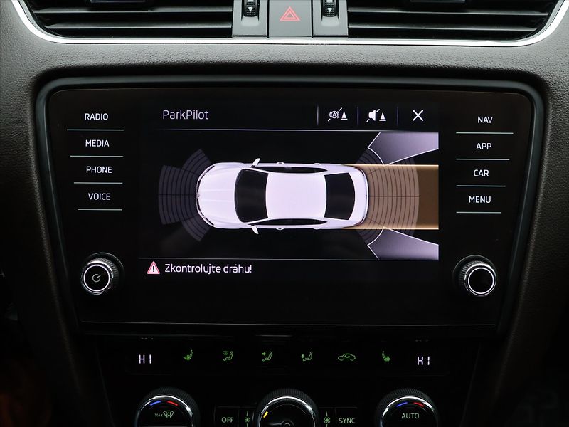 Škoda Octavia 2.0 TDI 110kW DSG L&K LED CZ - fotka 25 z 34