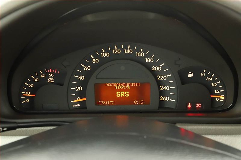 Mercedes-Benz Třídy C (2004) C 220 CDI , po STK, Tažné - fotka 9 z 14