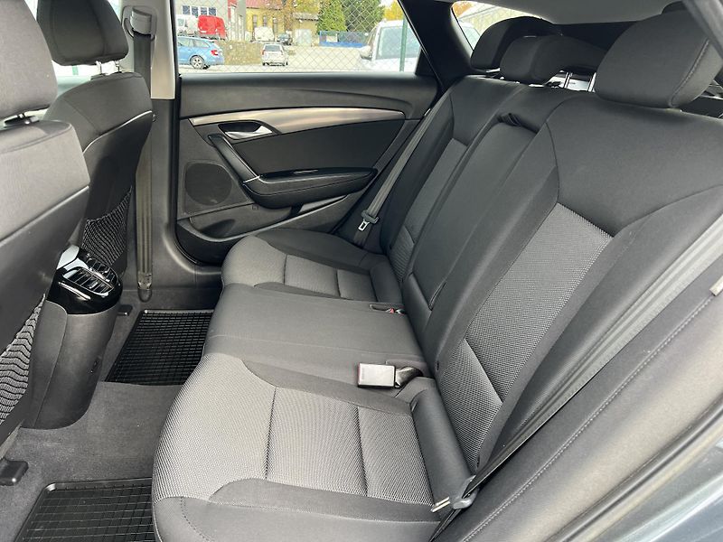 Hyundai i40 1.7CRDi NAVI KAMERA TEMPOMAT - fotka 27 z 46