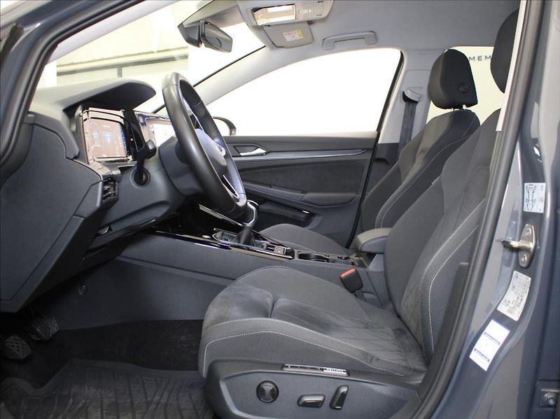 Volkswagen Golf 1,5 TSI 110kW Style Var. 63tkm - fotka 6 z 24