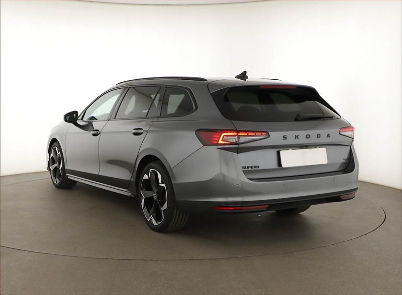 Škoda Superb (2025) 2.0 TDI, Sportline, HUD, Paměť - fotka 4 z 21