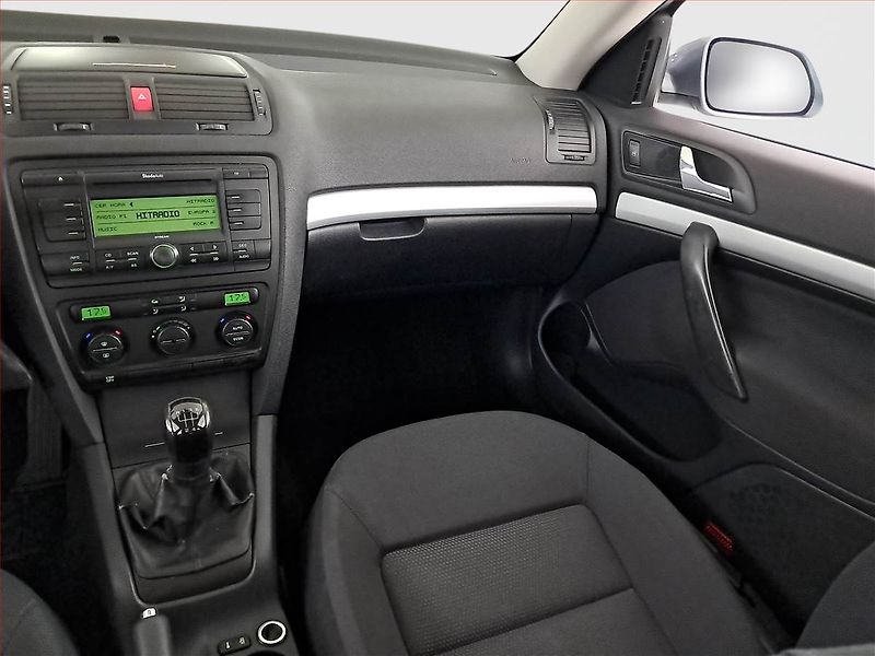 Škoda Octavia (2005) 1.6, po STK, plně pojízdný - fotka 8 z 17