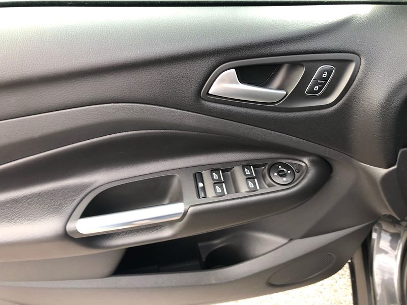Ford Kuga 2.0 TDCi - fotka 15 z 29
